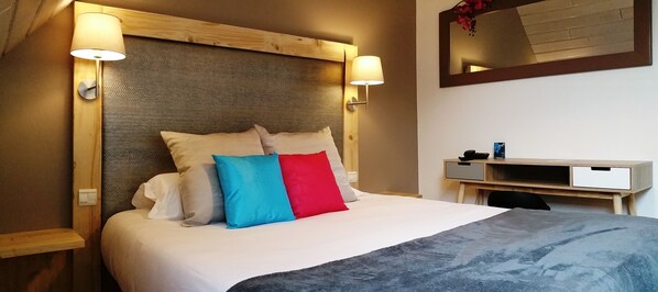 Desk, blackout drapes, free WiFi, bed sheets - A l'Arbre Vert (Soultzmatt)