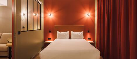 Triple Room | Premium bedding, minibar, desk, laptop workspace