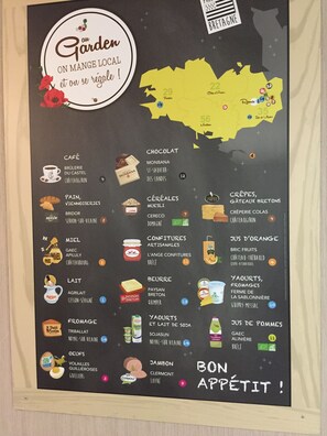 Daily buffet breakfast for a fee - Garden Hotel (Rennes)