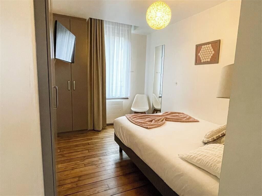 Superior Studio | Premium bedding, individually decorated, individually furnished