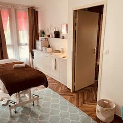 Sauna, hot tub, steam room, body treatments, hot stone massages