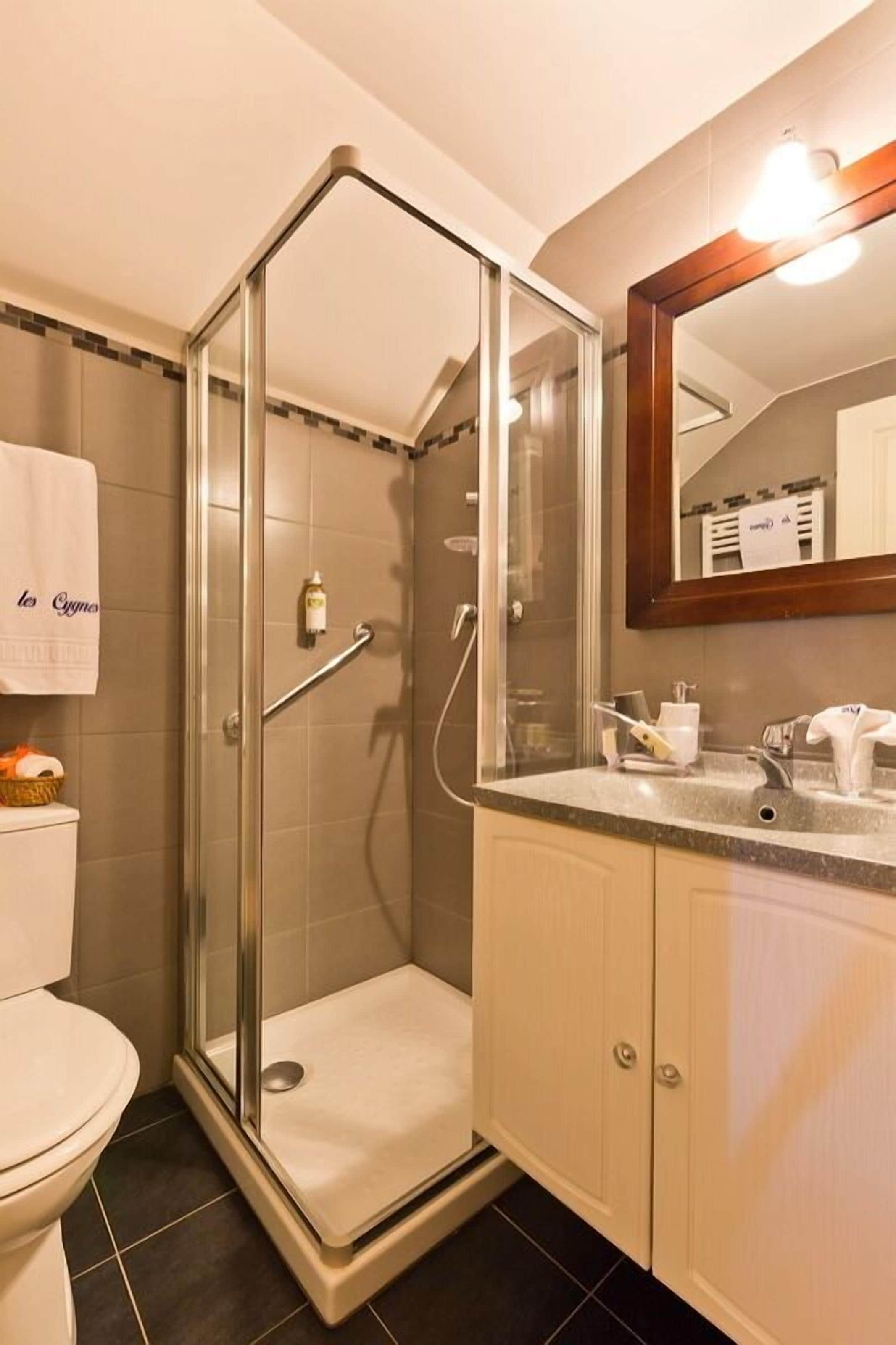 apartment, 1 bedroom | premium bedding, in-room safe, individually decorated, desk