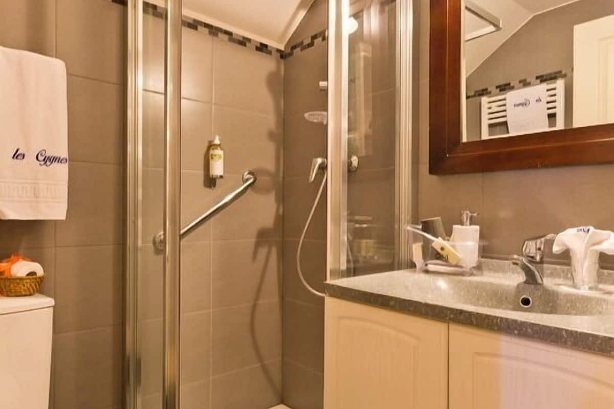 apartment, 1 bedroom | premium bedding, in-room safe, individually decorated, desk