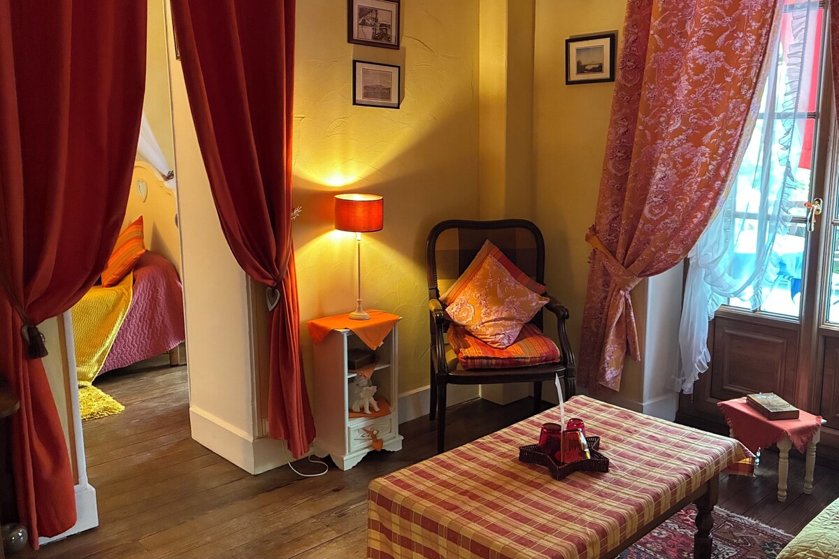 Habitación triple | Baño | Artículos de higiene personal gratuitos, secador de pelo y toallas