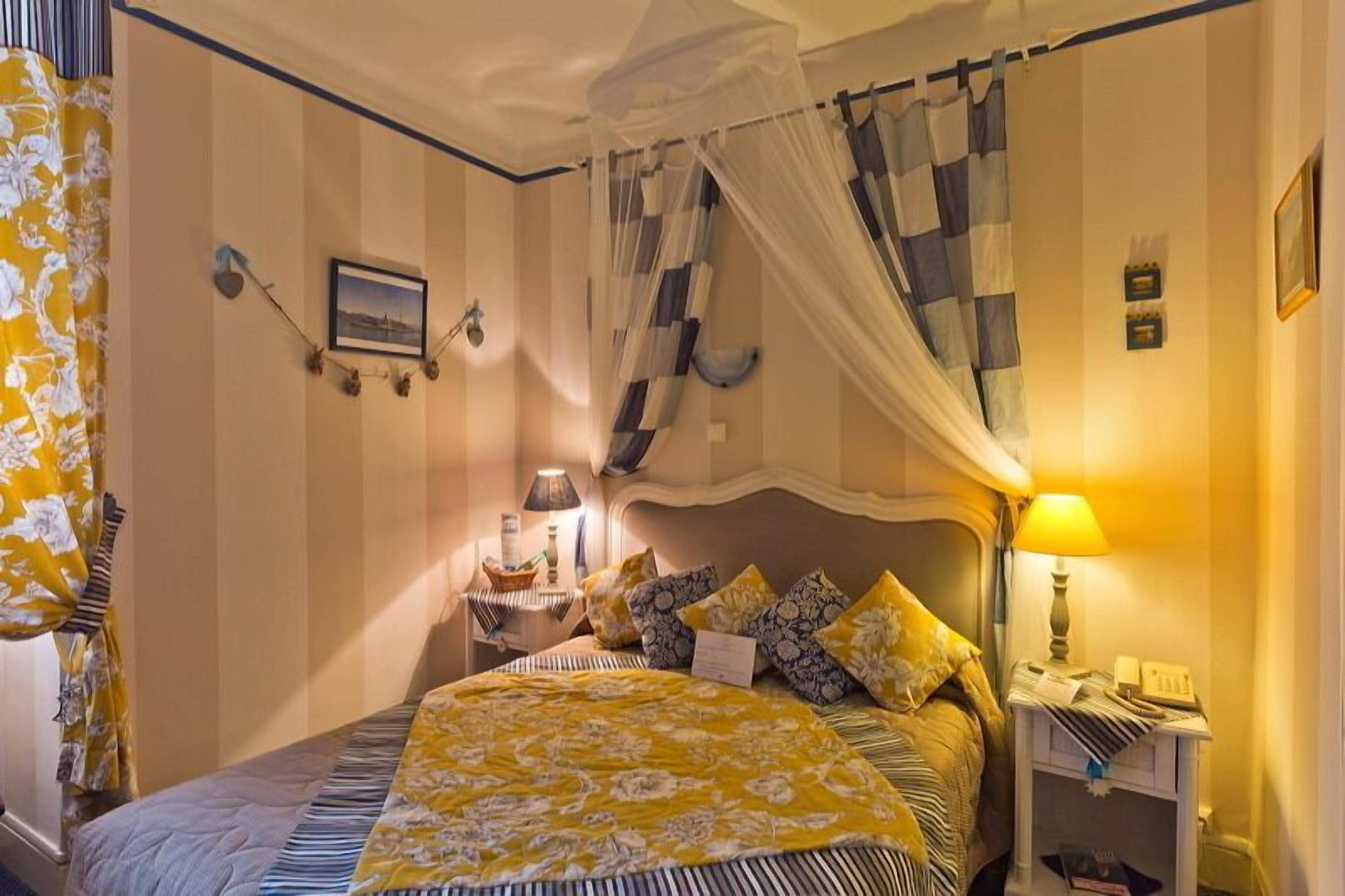 double room, lake view | premium bedding, in-room safe, individually decorated, desk