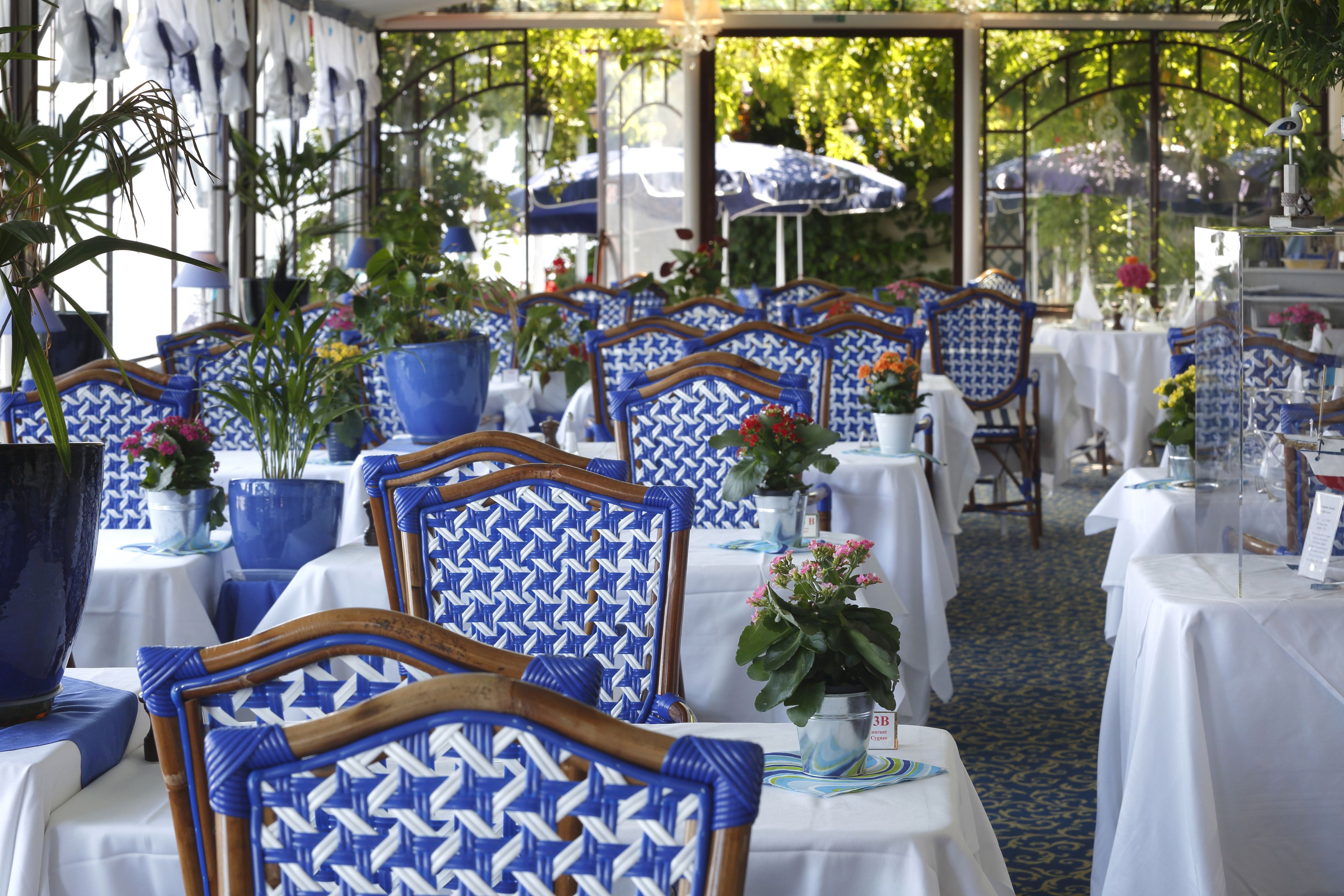 breakfast, lunch, dinner served; french cuisine