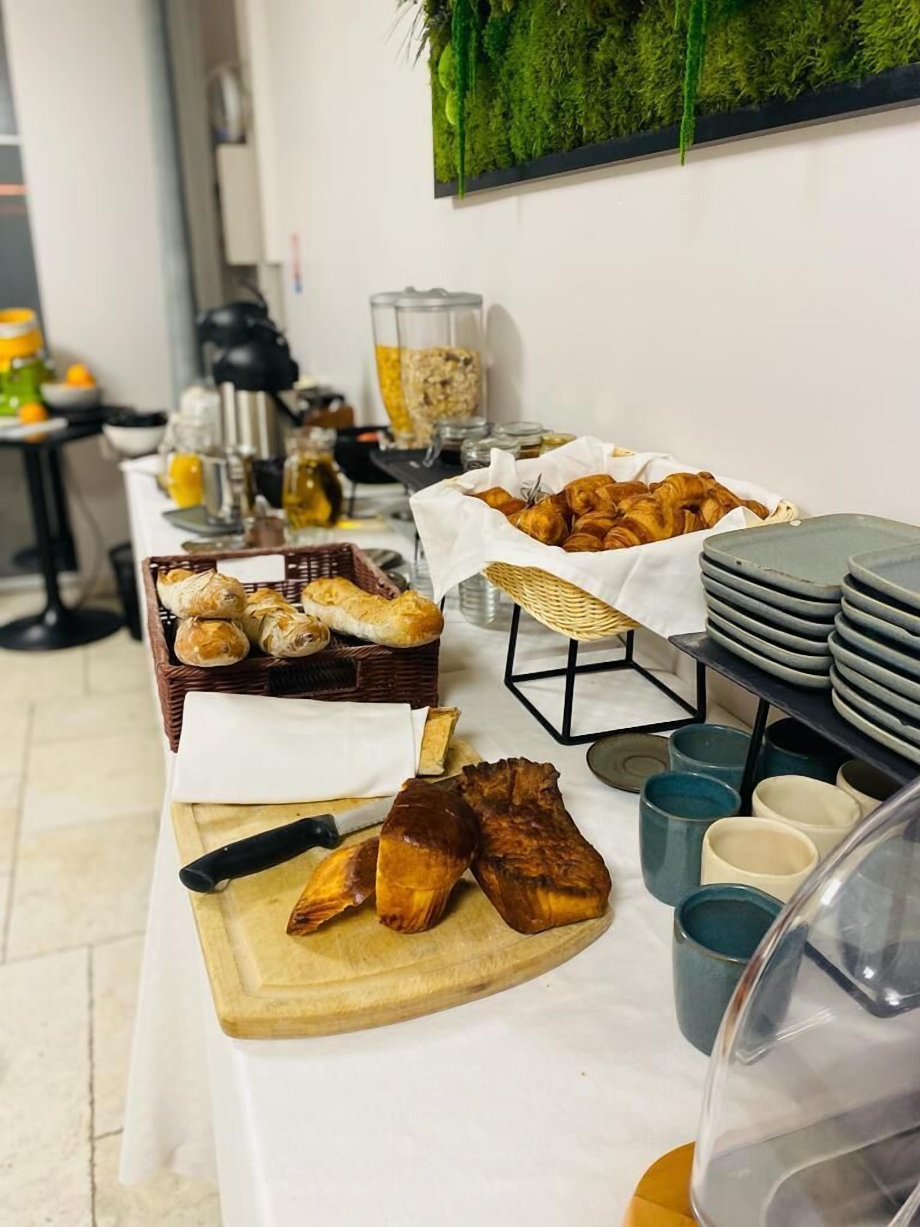 Daily buffet breakfast (EUR 13.50 per person)