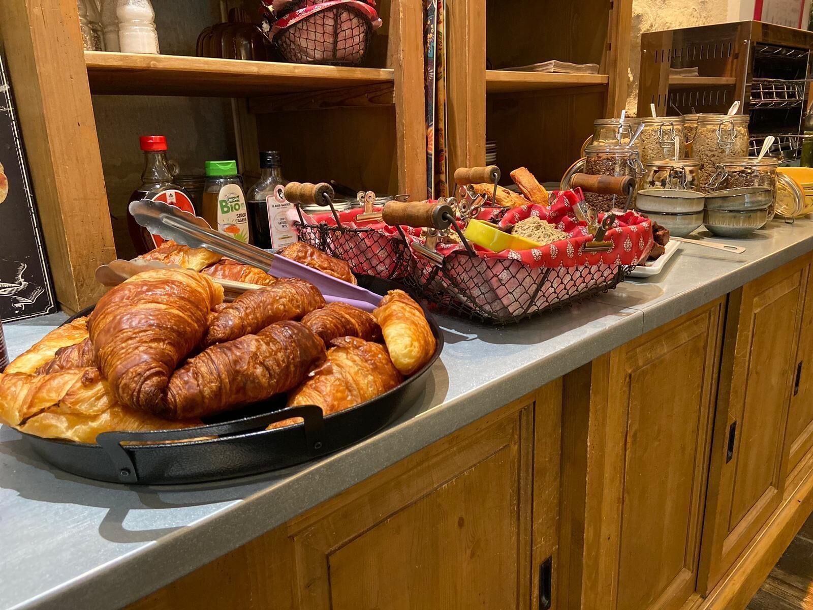 daily full breakfast (eur 15 per person)