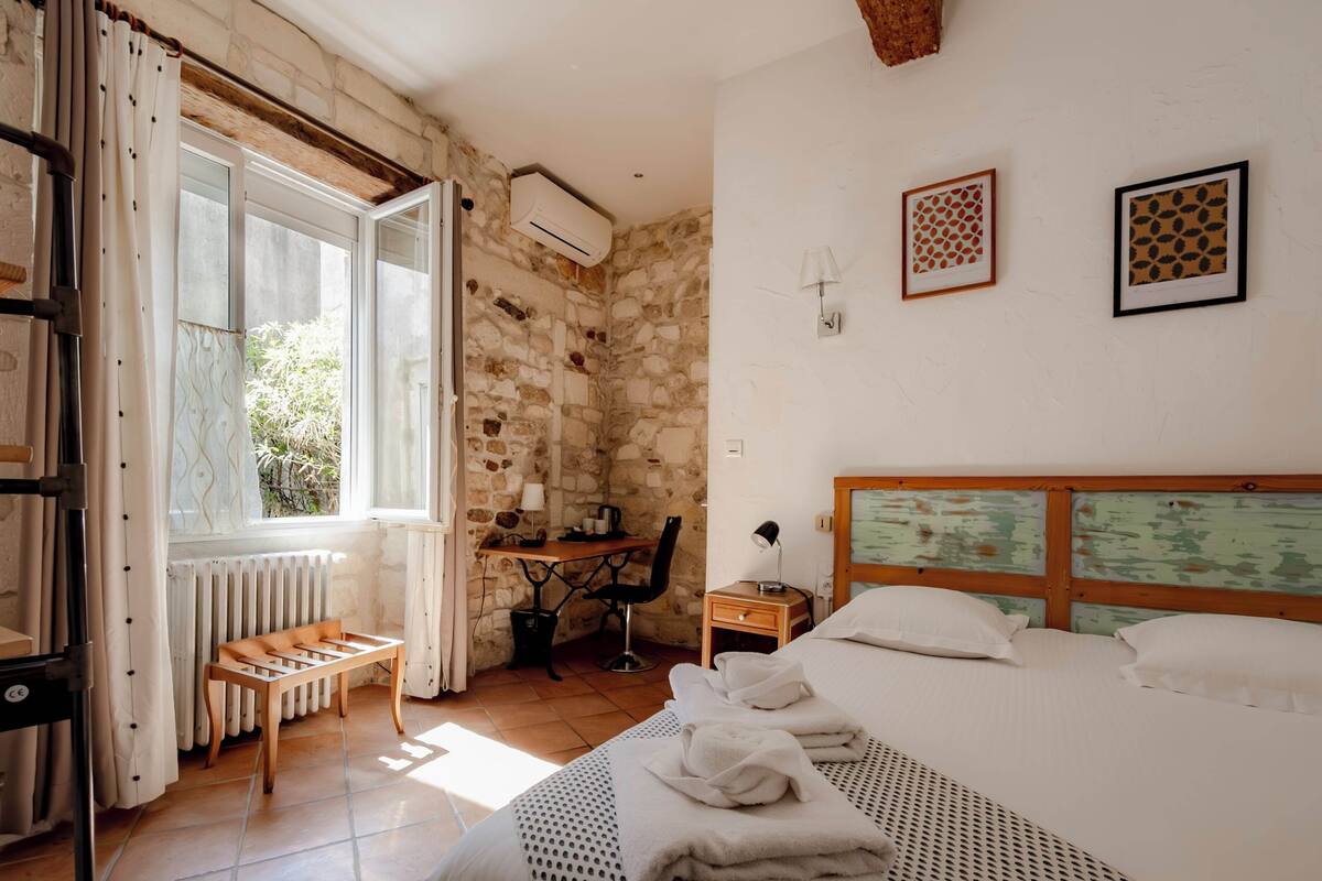 Habitación doble | Ropa de cama de alta calidad y minibar