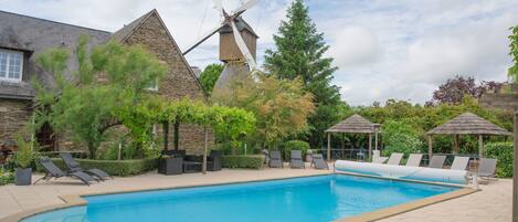 Piscina a l'aire lliure de temporada