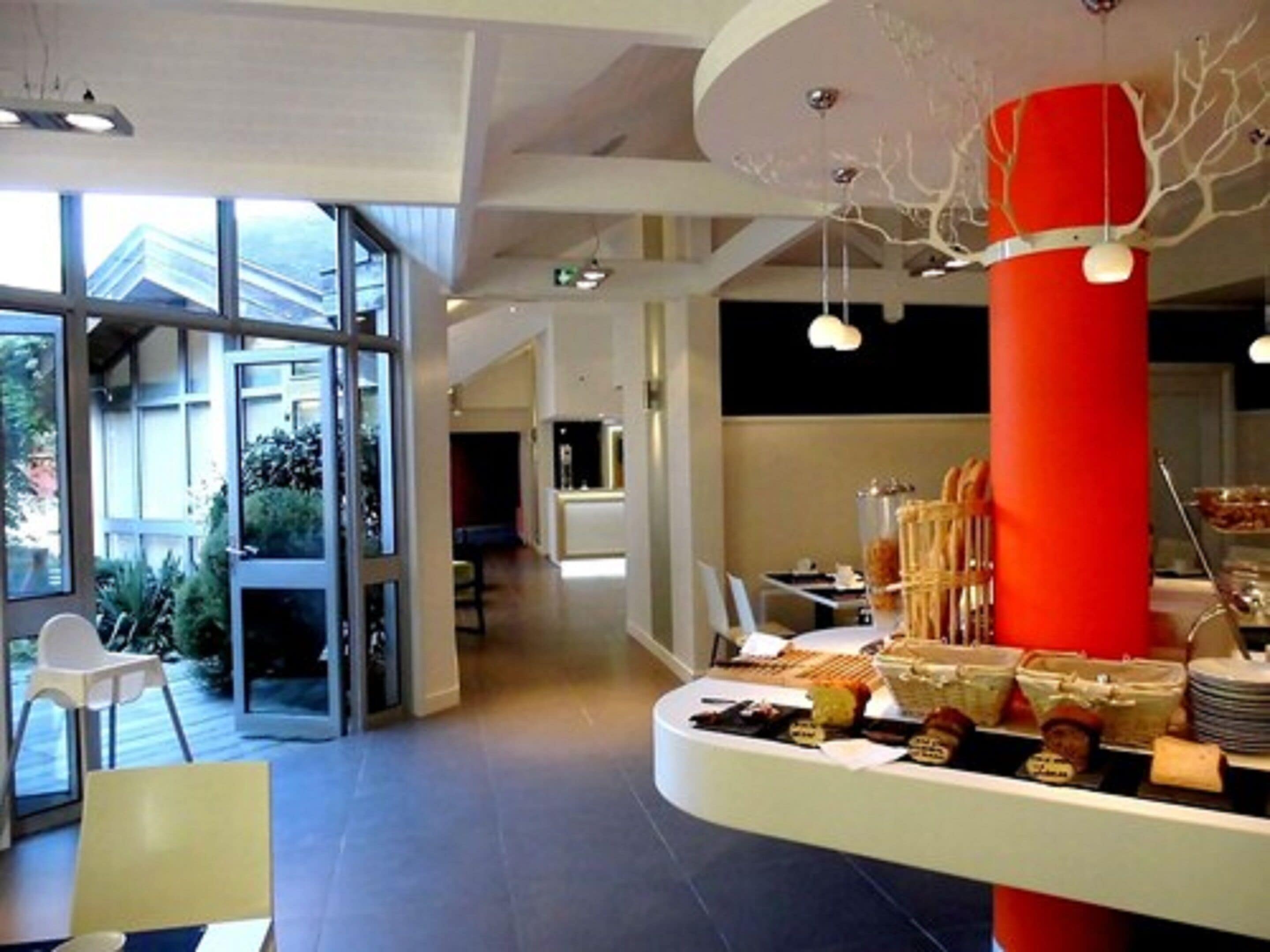 lunch and dinner served