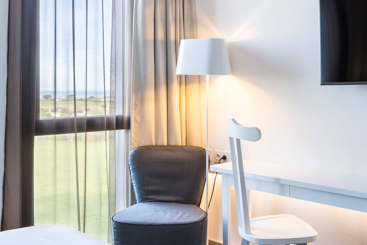 deluxe double room, 1 king bed | premium bedding, in-room safe, desk, blackout curtains