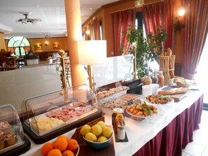 Daily buffet breakfast for a fee - Le Tulipier (Vienne-le-Chateau)