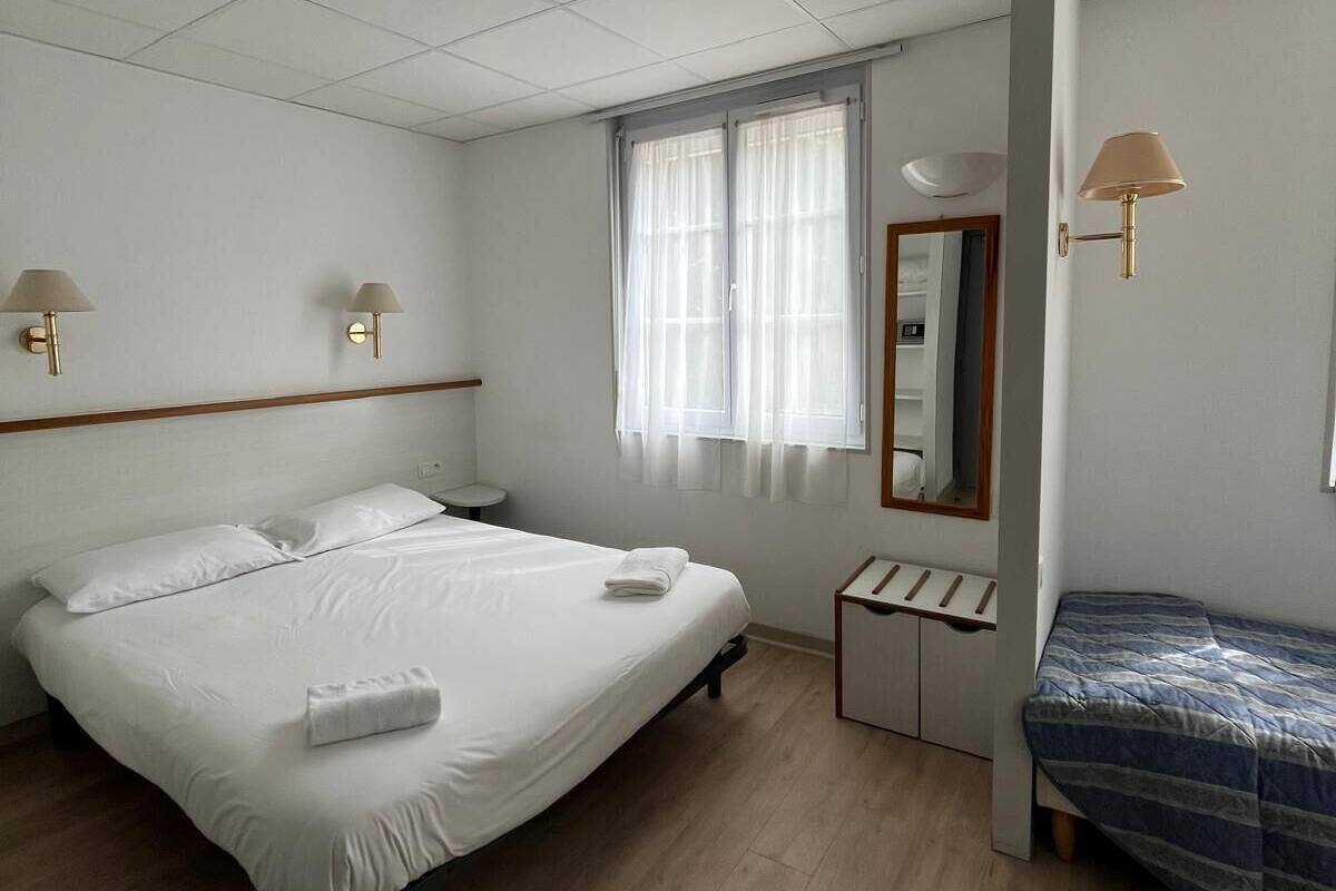 Comfort Double Room | Desk, iron/ironing board (on request), WiFi (free)