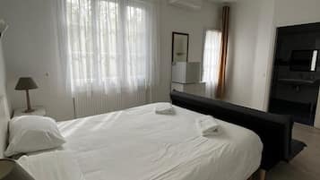Habitación doble superior | Escritorio, tabla de planchar con plancha y wifi gratis