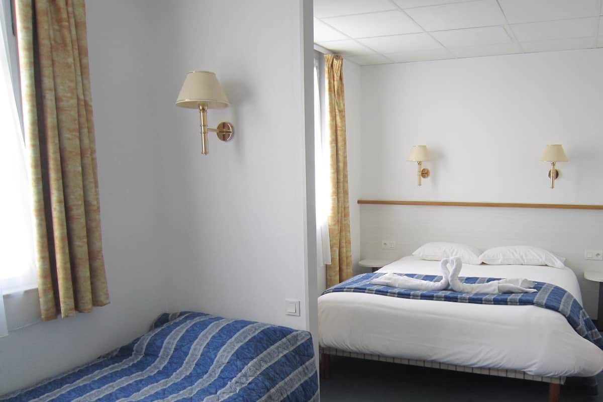Comfort Double Room | Individually decorated, individually furnished, desk, iron/ironing board