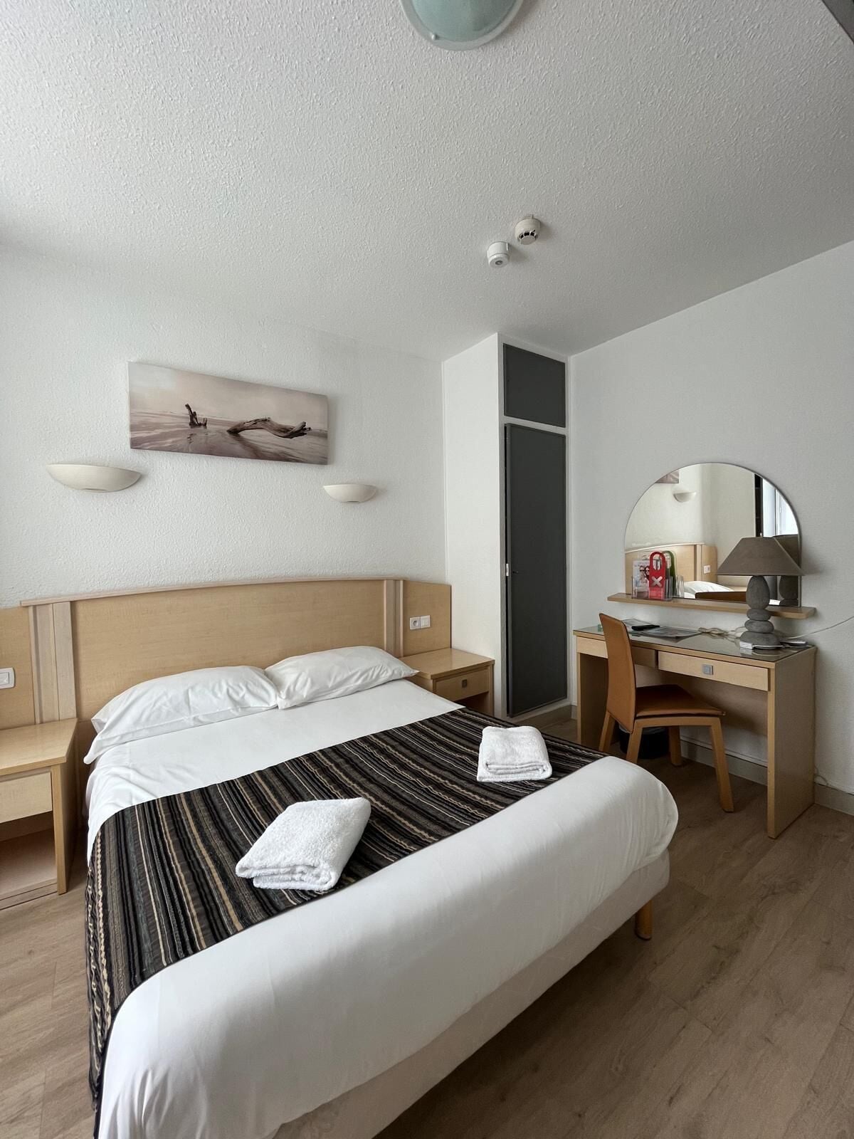 Standard Double Room | Desk, iron/ironing board (on request), WiFi (free)