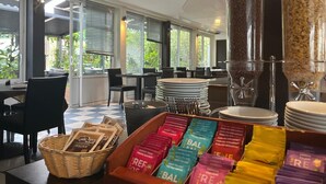 A breakfast buffet area with various food items and beverages, including cereal and tea options. - Hôtel de la Mer (La Tranche-sur-Mer)