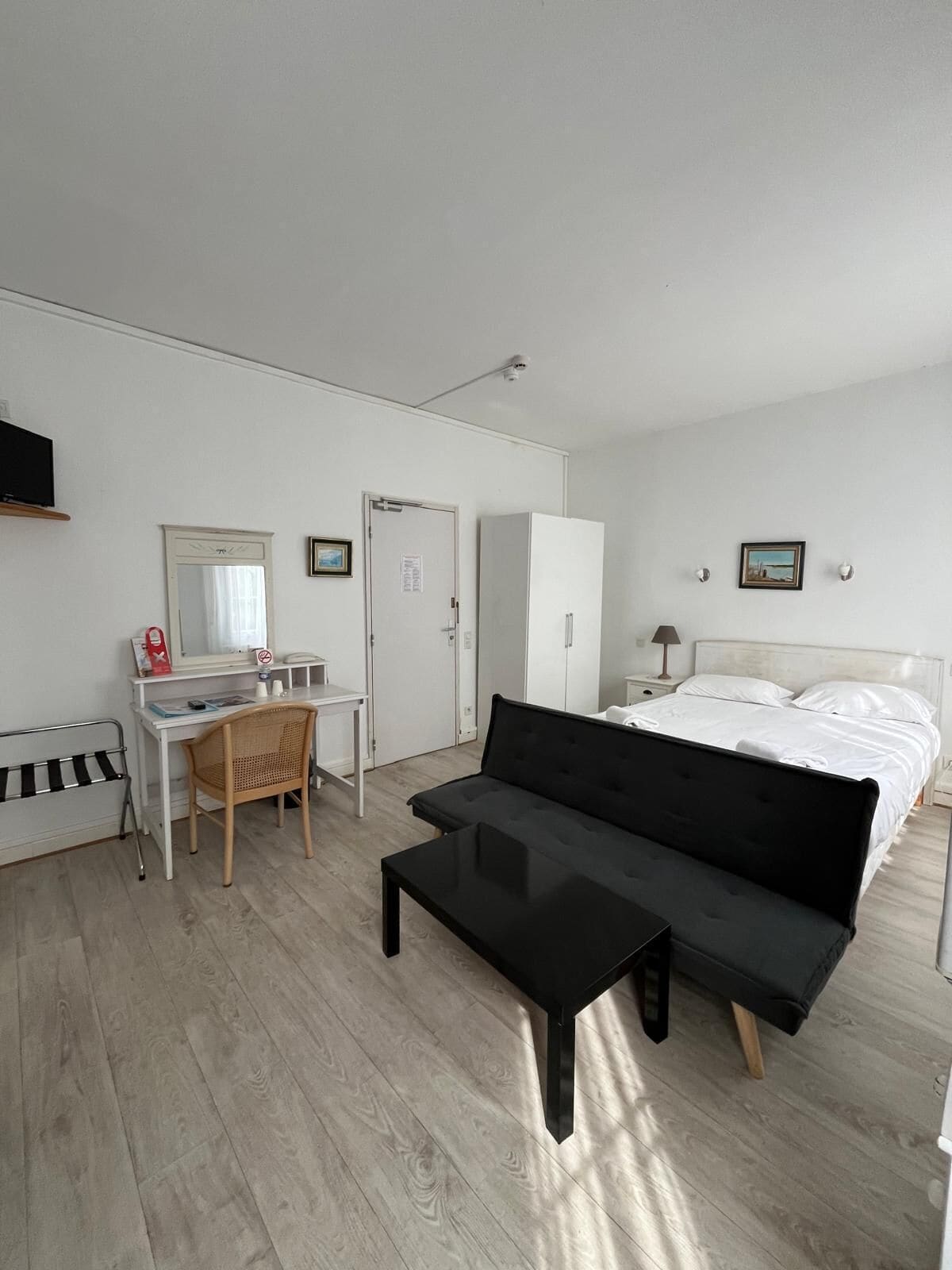 Superior Double Room | Desk, iron/ironing board (on request), WiFi (free)