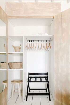 高級寝具、セーフティボックス (室内)、デスク、防音設備