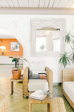 Flat-screen TV - Hôtel restaurant Les Arnelles (Saintes-Maries-de-la-Mer)