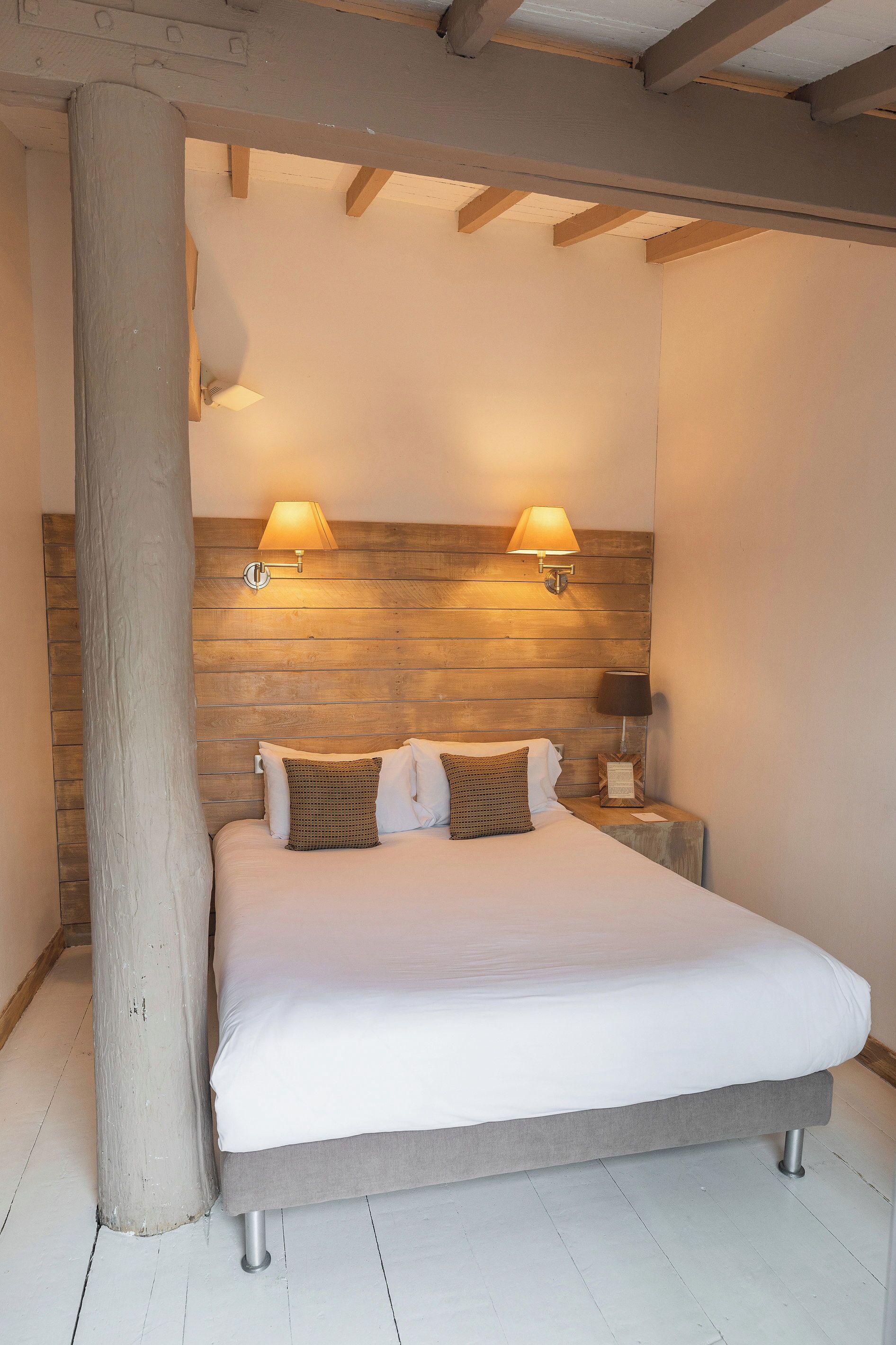 高級寝具、セーフティボックス (室内)、デスク、防音設備