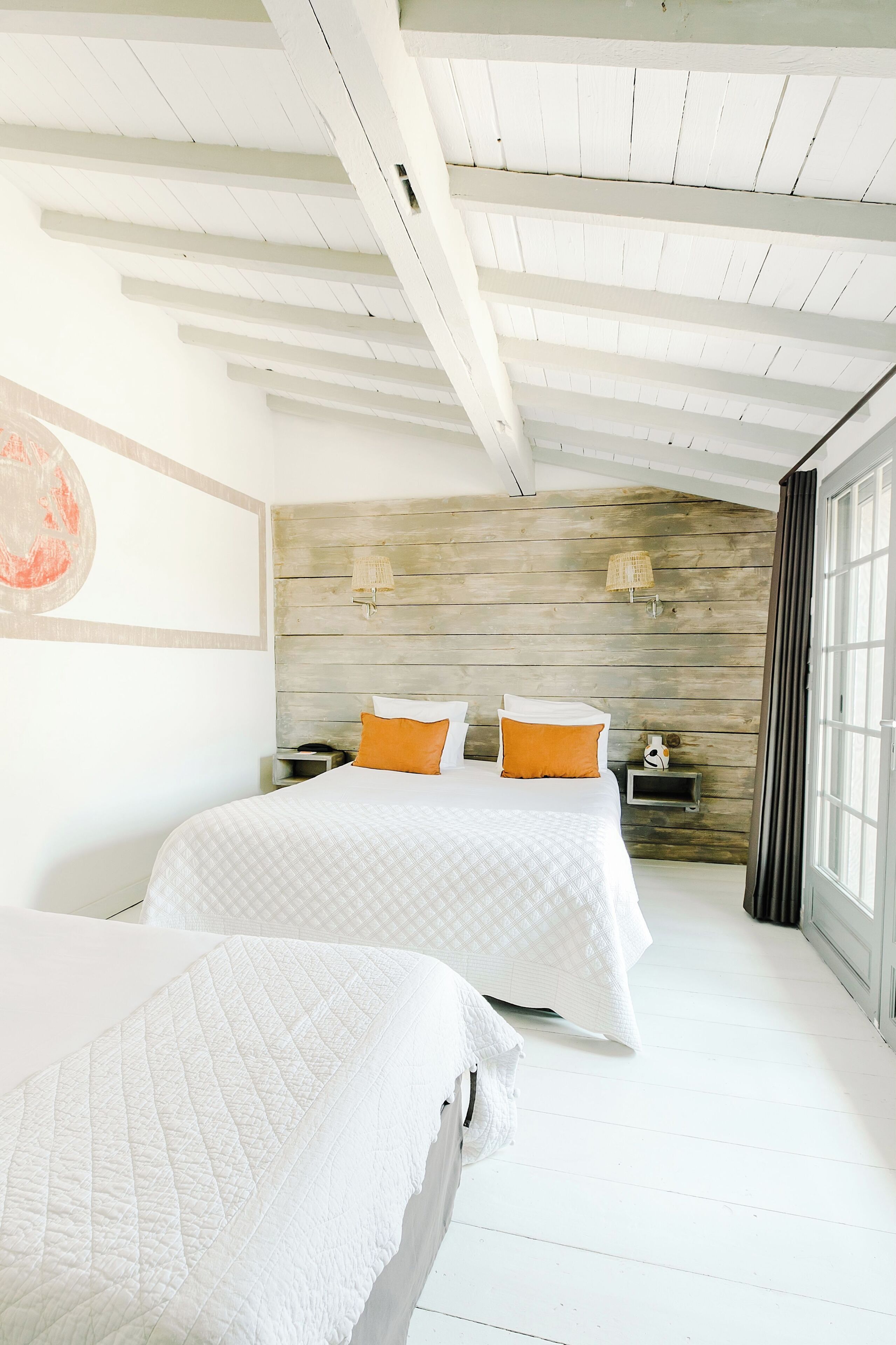 高級寝具、セーフティボックス (室内)、デスク、防音設備