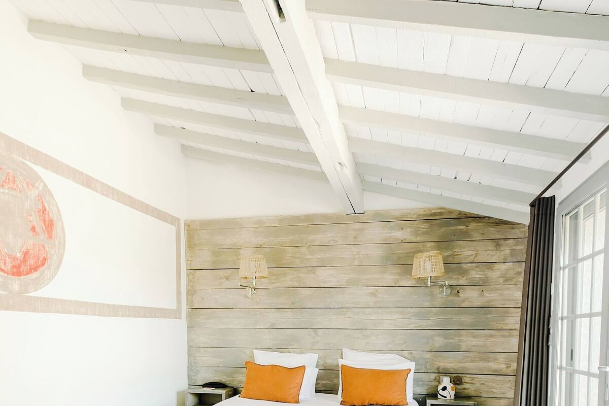 Hochwertige Bettwaren, Zimmersafe, Schreibtisch, schallisolierte Zimmer