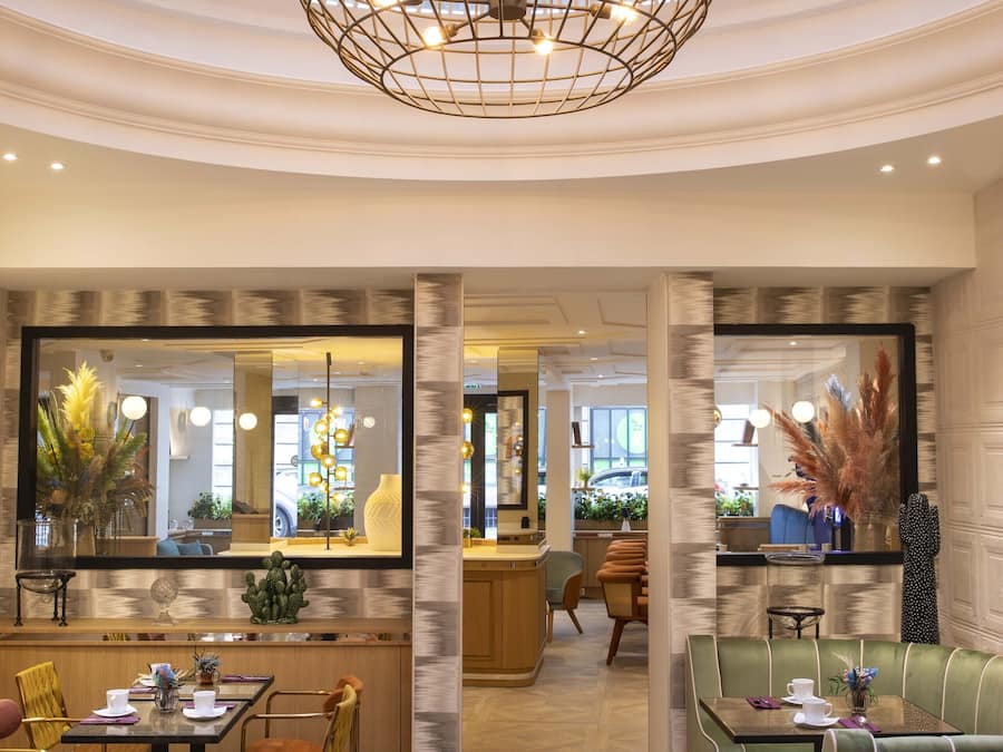 Café da manhã completo todos os dias (EUR 21 por pessoa)