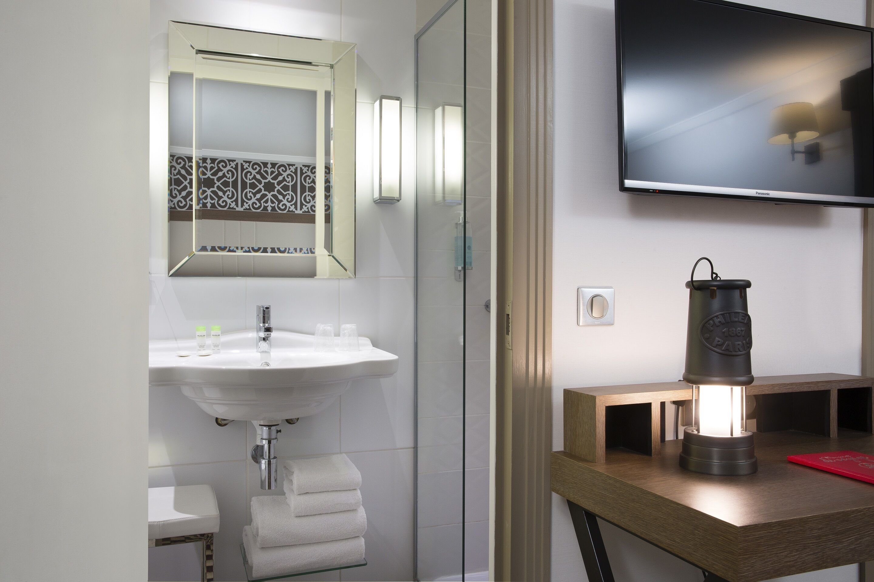 executive room, 1 king bed (spa access) | bathroom | shower, rainfall showerhead, free toiletries, hair dryer