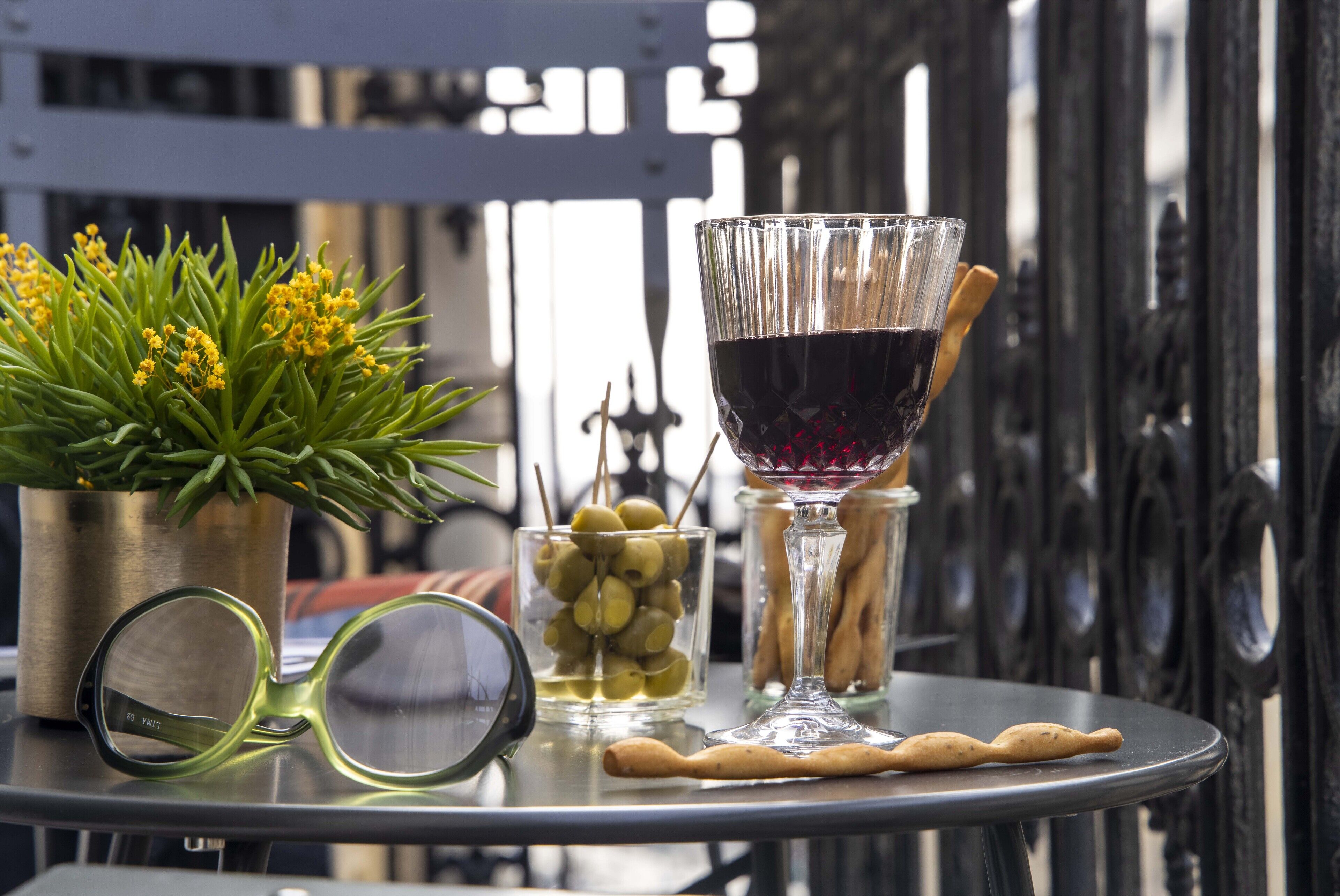 deluxe room, balcony (spa access) | 1 bedroom, premium bedding, in-room safe, blackout curtains