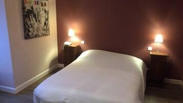 Classic Double Room, City View | Desk, blackout curtains, soundproofing, iron/ironing board