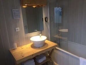 클래식 더블룸, 별관 | 욕실 | 헤어드라이어, 타월