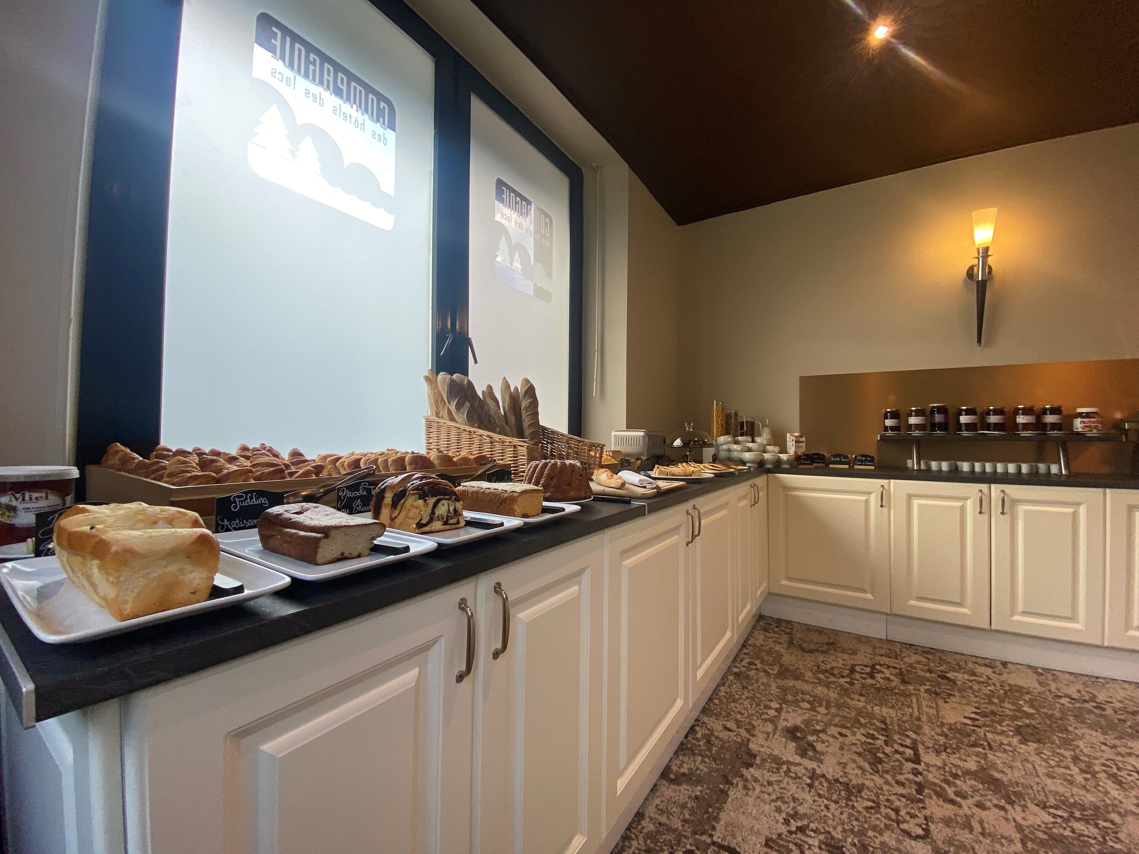 Petit déjeuner buffet (20 EUR par personne)