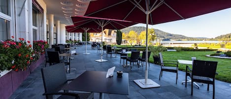 屋外ダイニングエリア