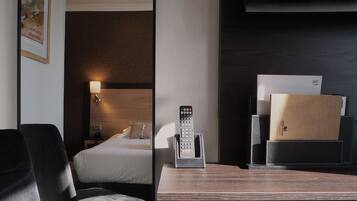 Single Room | In-room safe, individually furnished, desk, blackout drapes