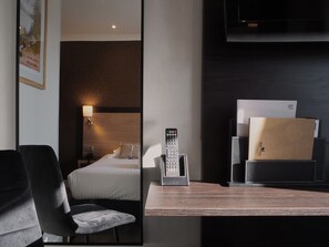 In-room safe, individually furnished, desk, blackout curtains - Hôtel Beau Rivage (Gerardmer)