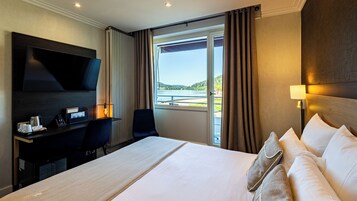 Quarto casal ou duplo | Cofres nos quartos, individualmente mobiliados, escrivaninha