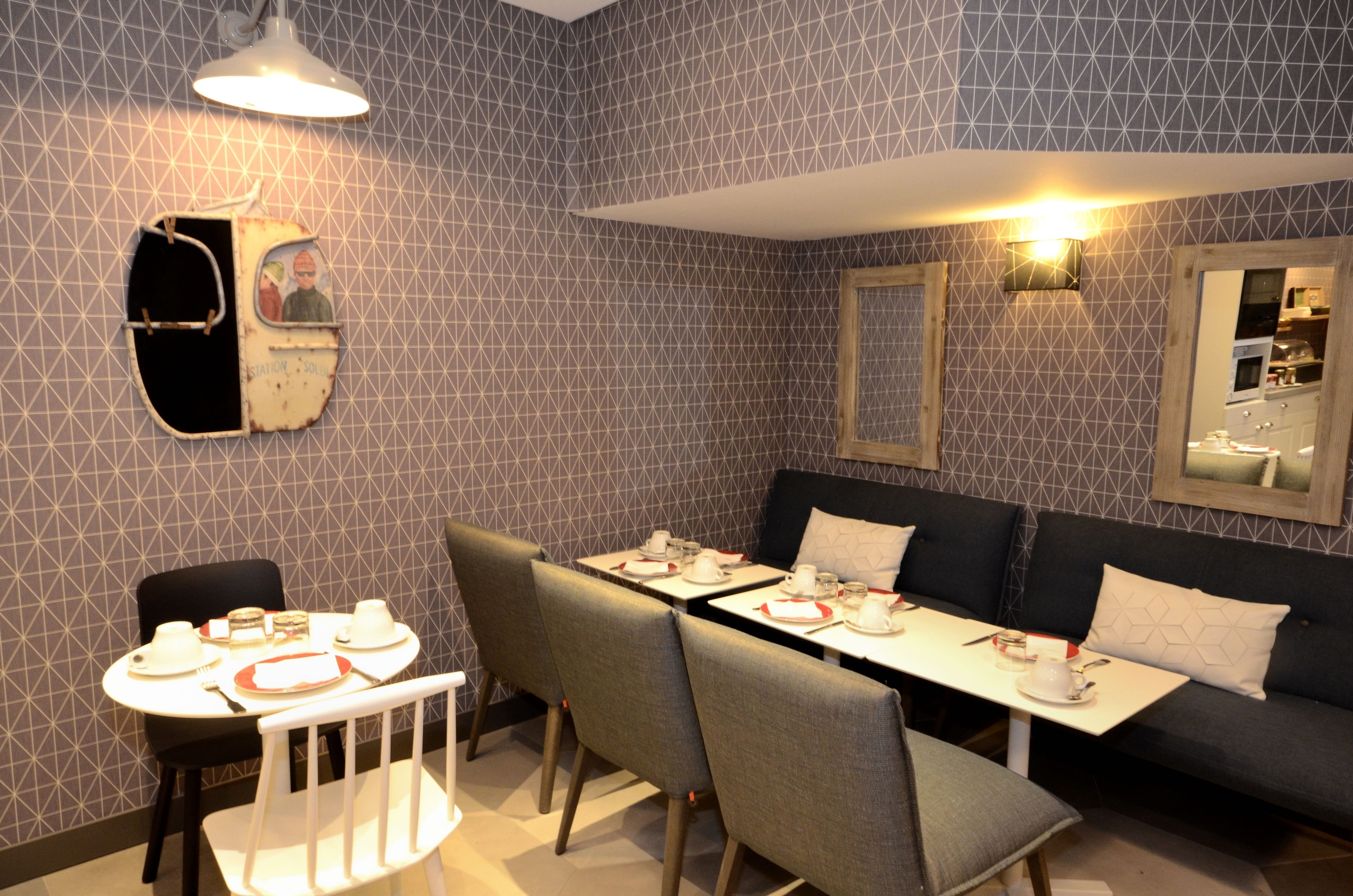 daily buffet breakfast for a fee