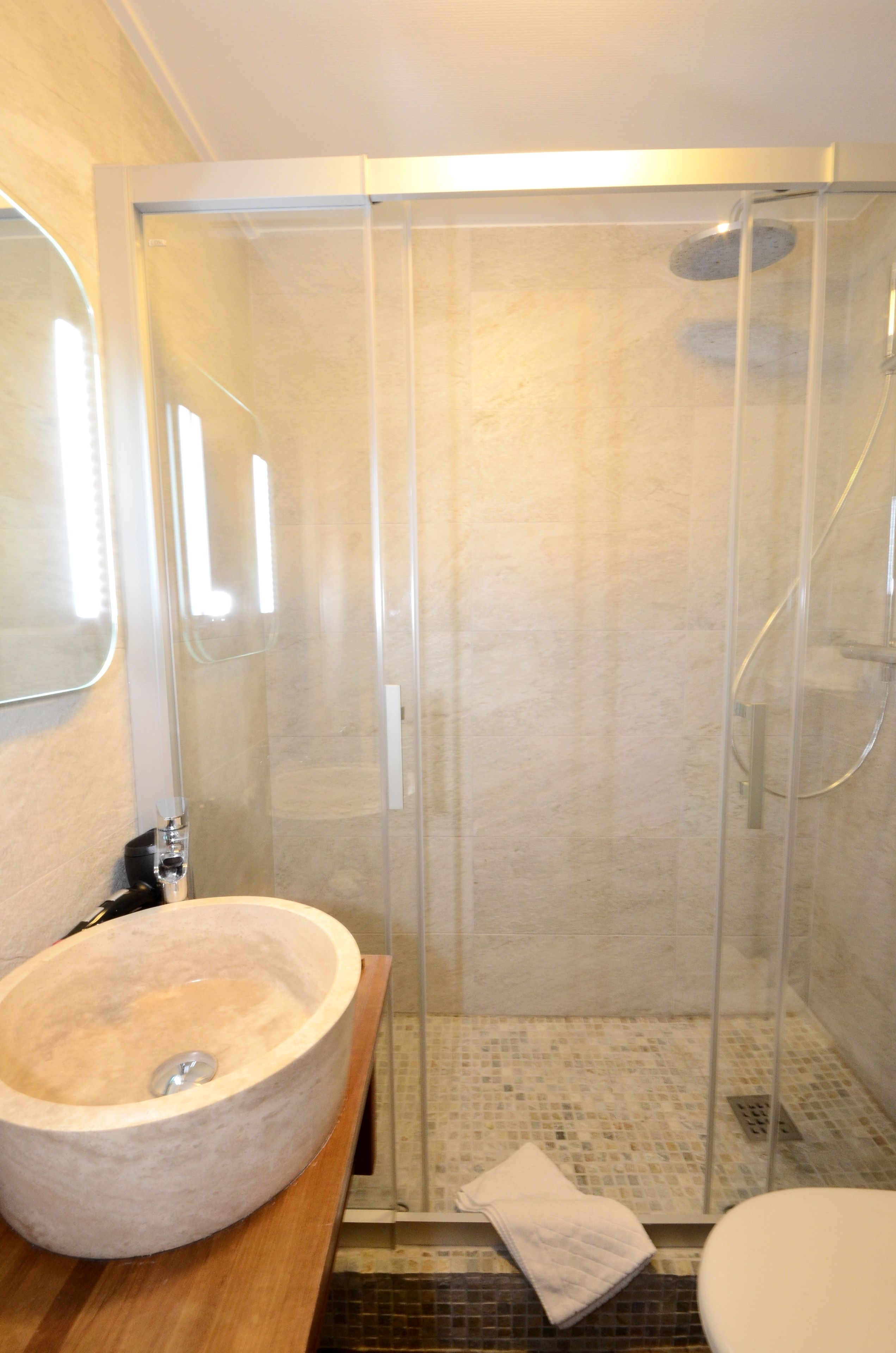 free toiletries, hair dryer