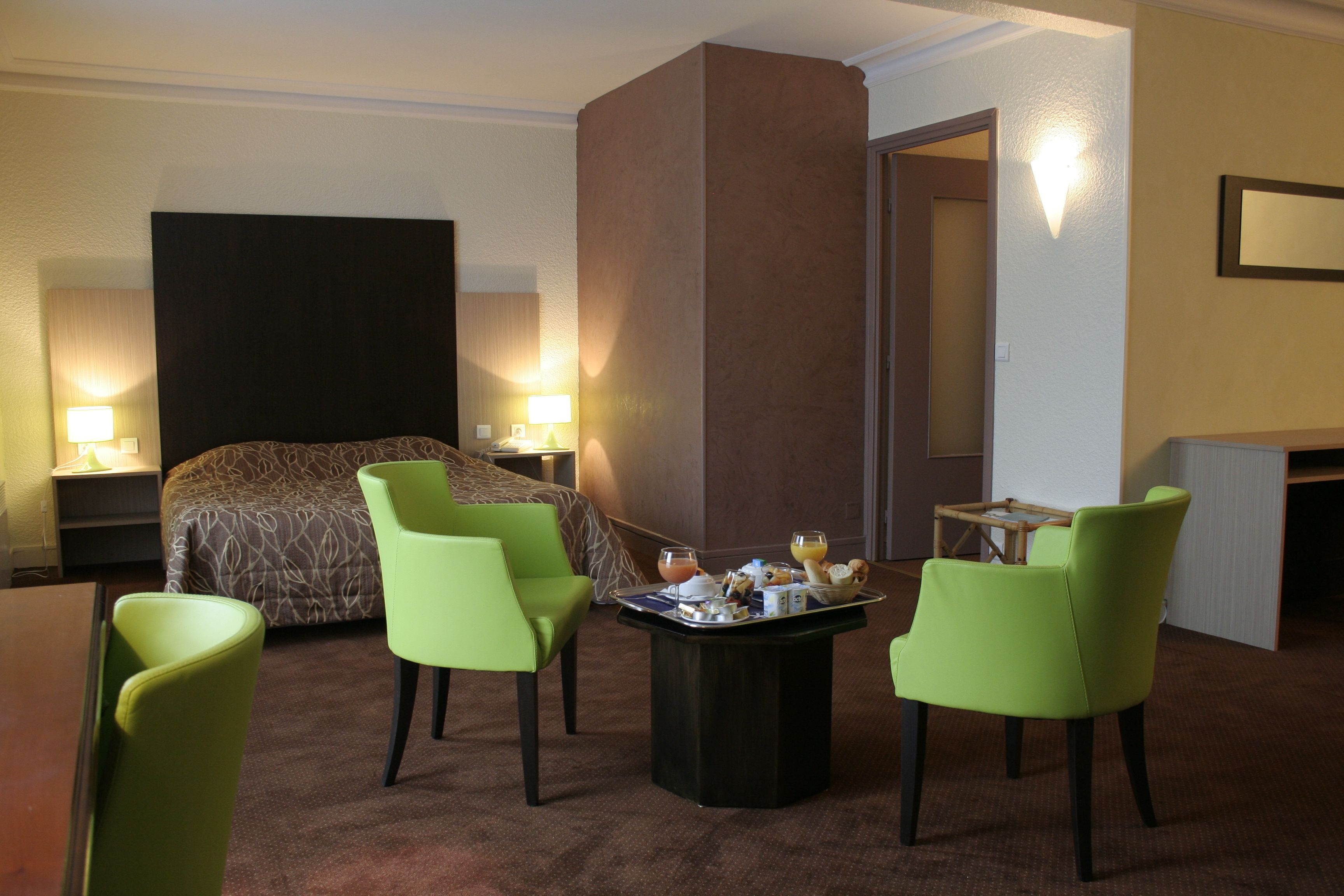 suite | desk, iron/ironing board, free cots/infant beds, free wifi