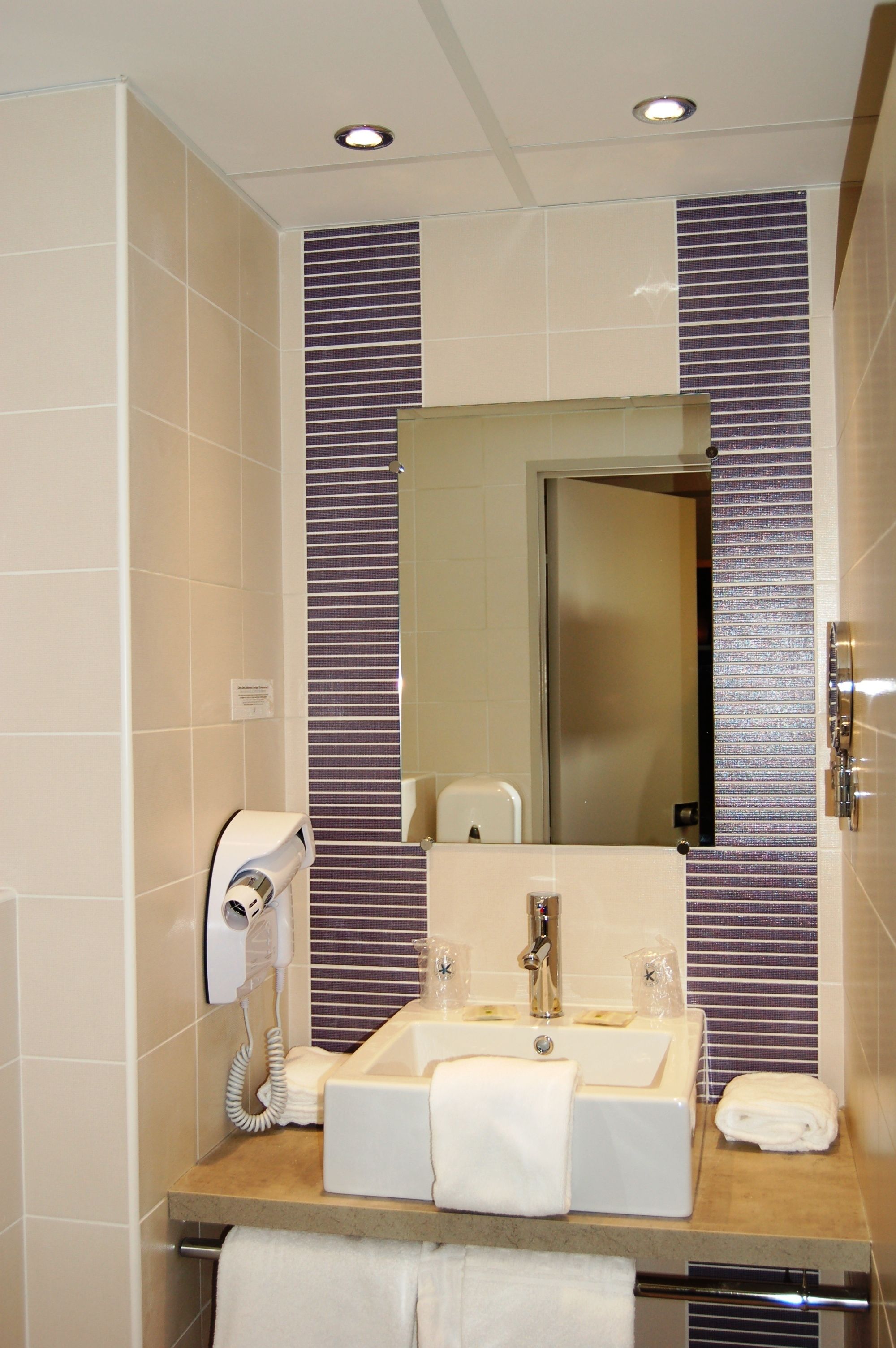 double room | bathroom | shower, hair dryer, towels