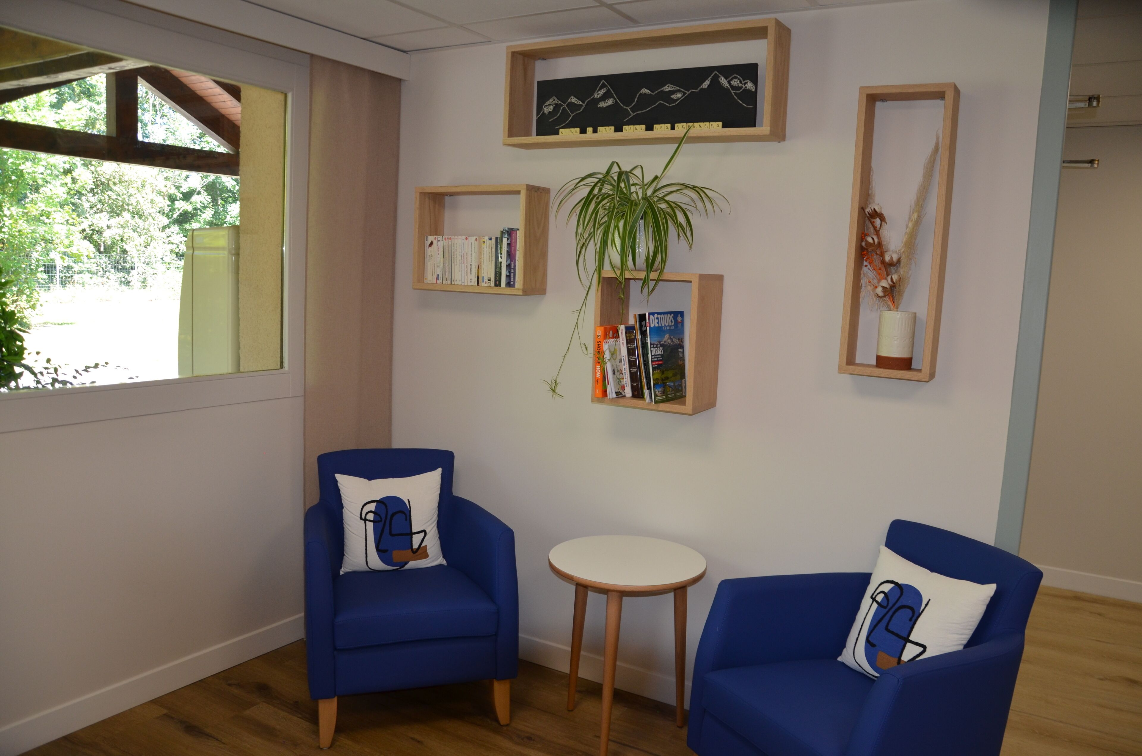 80-cm smart tv with digital channels, tv