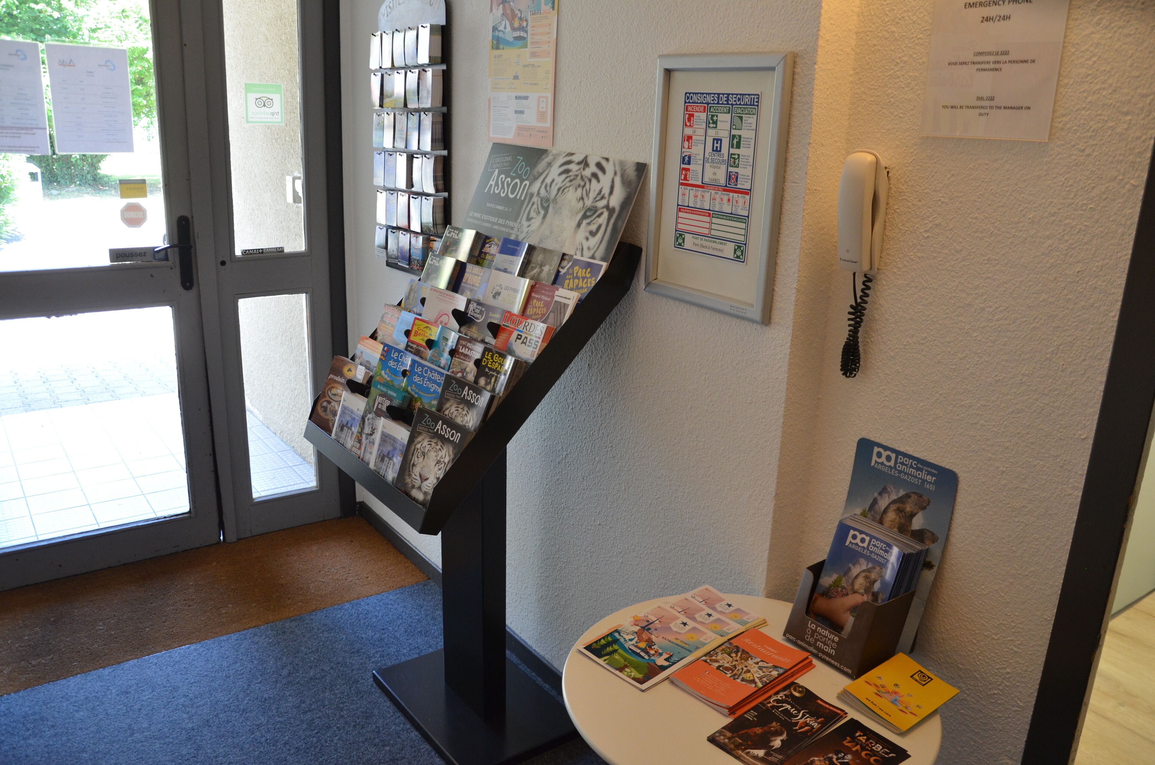 80-cm smart tv with digital channels, tv