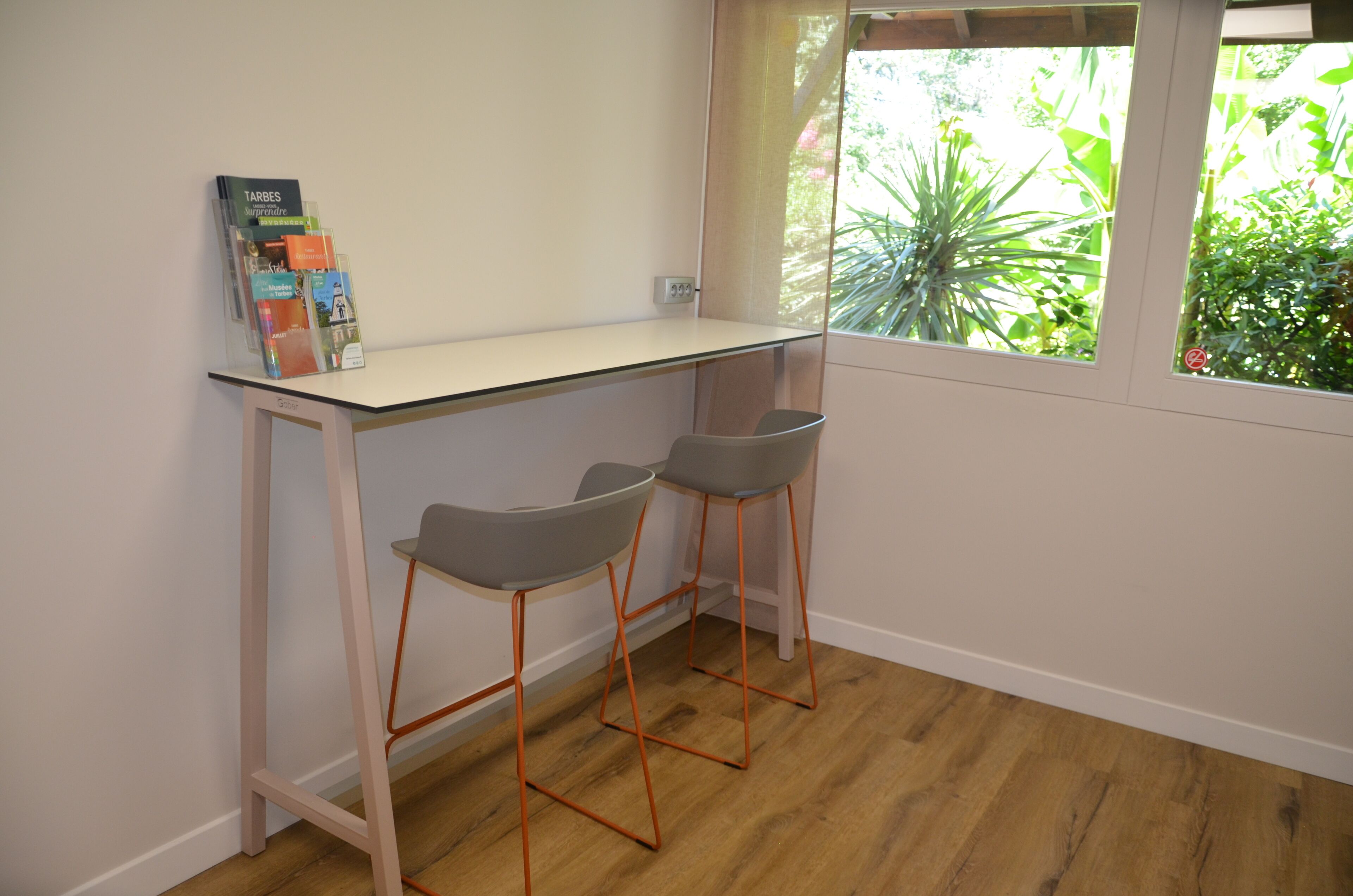 80-cm smart tv with digital channels, tv