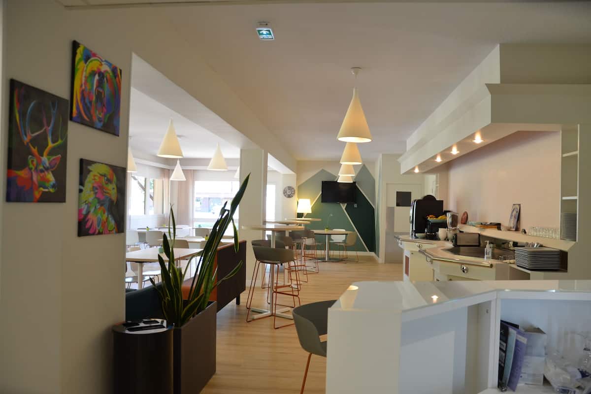 80-cm smart tv with digital channels, tv