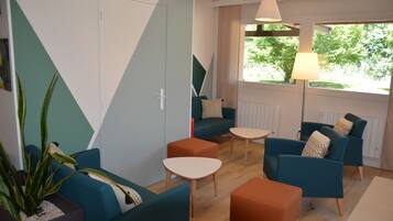 TV connectée de 80 cm avec chaßnes numériques, télévision