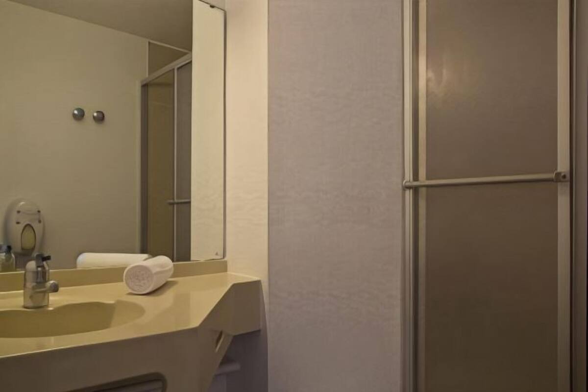 Baño | Regadera, amenidades de baño gratuitas, secadora de cabello, toallas