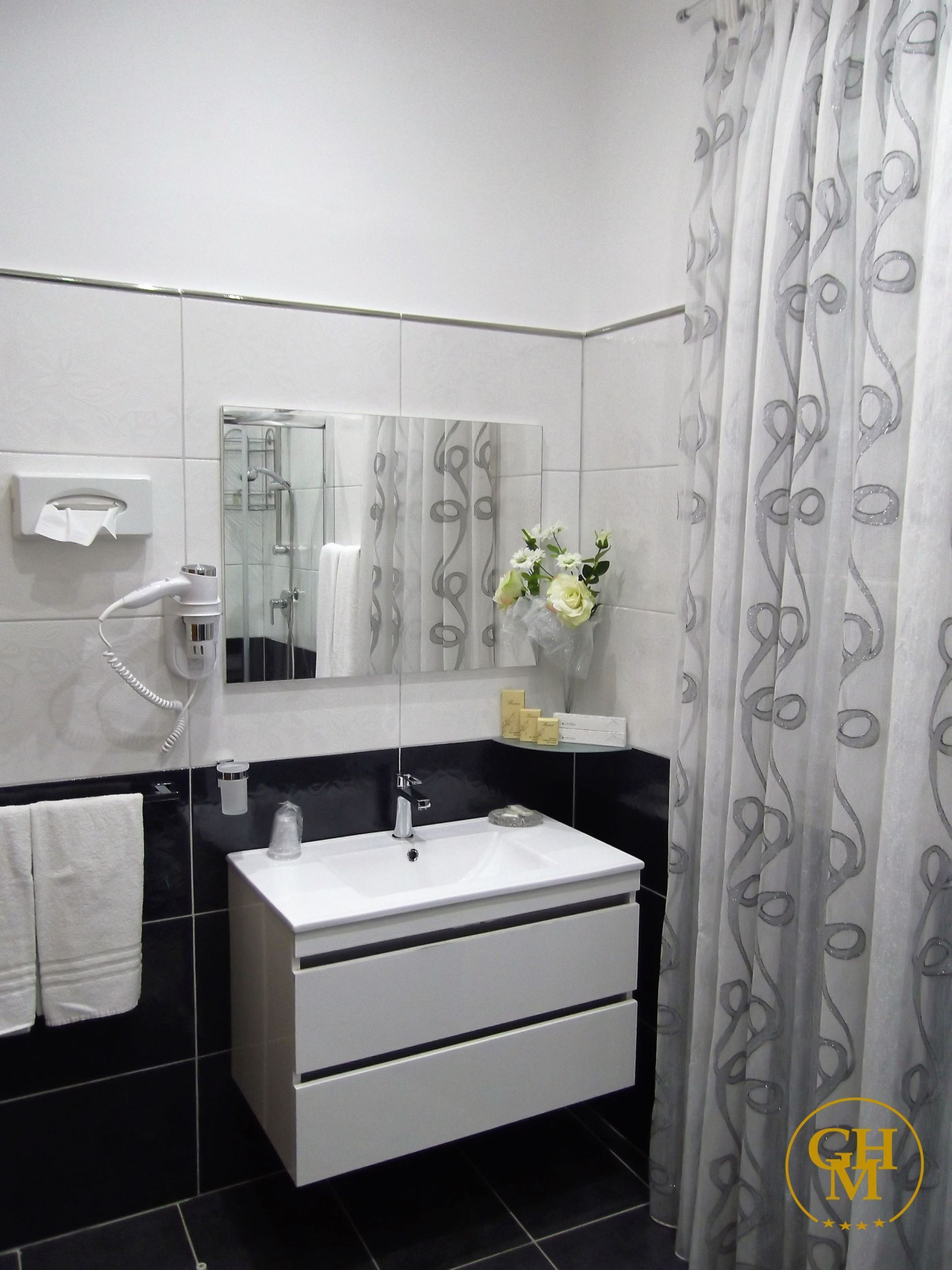 double room single use | bathroom | shower, hair dryer, slippers, bidet
