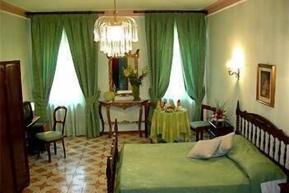 standard double or twin room | minibar, in-room safe, desk, free wifi